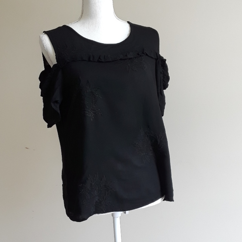 Tiara Cold Shoulder Top